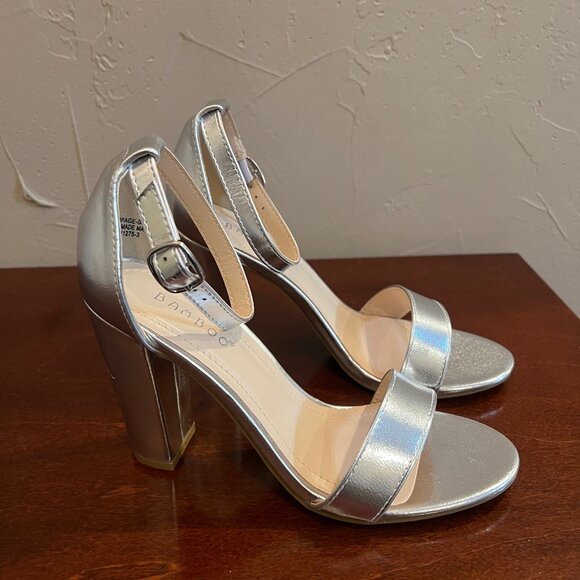 Bamboo Women's Silver Metallic Ankle Strap Block Heel Sandals - Size 6.5 - Picture 4 of 5